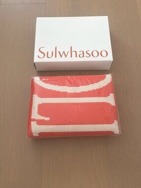 Sulwhasoo Luxury Beach Towel – Brand New in Box W80 x H120 cm (approximately ±)